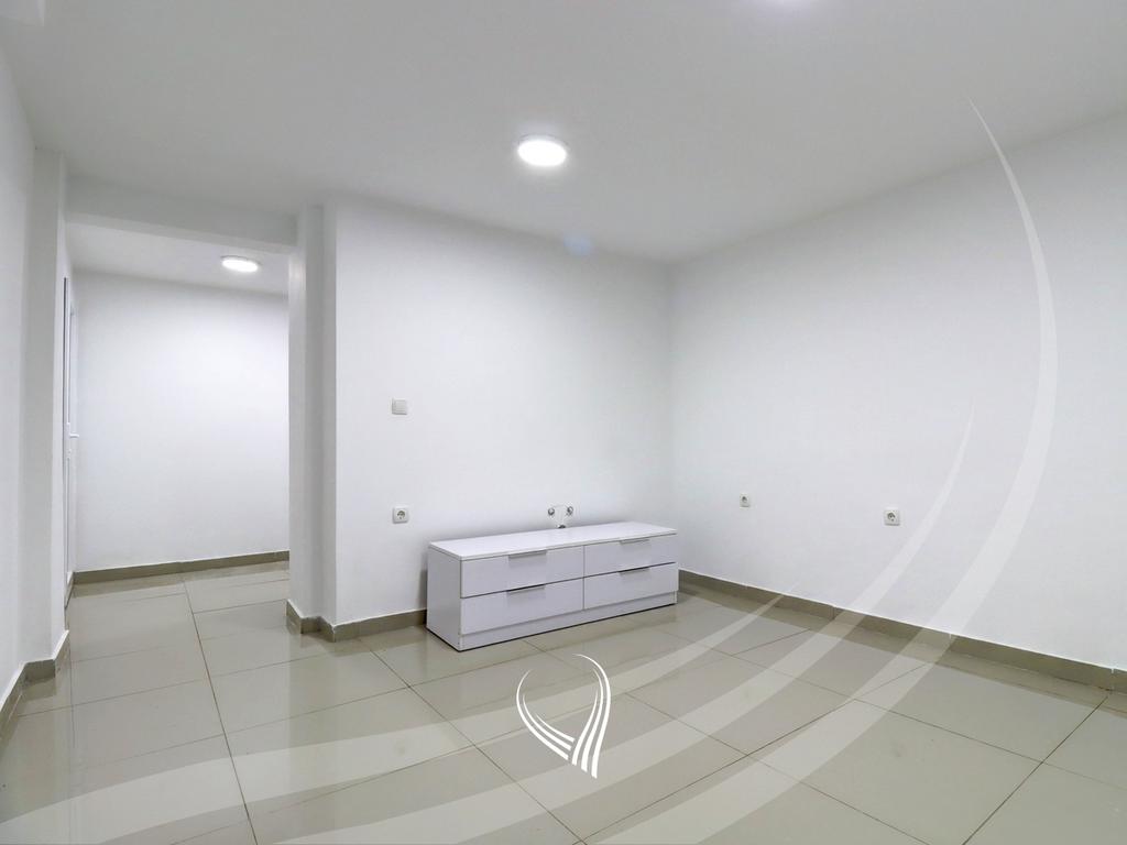 Lokal 25m2 me qira në Qendër1
