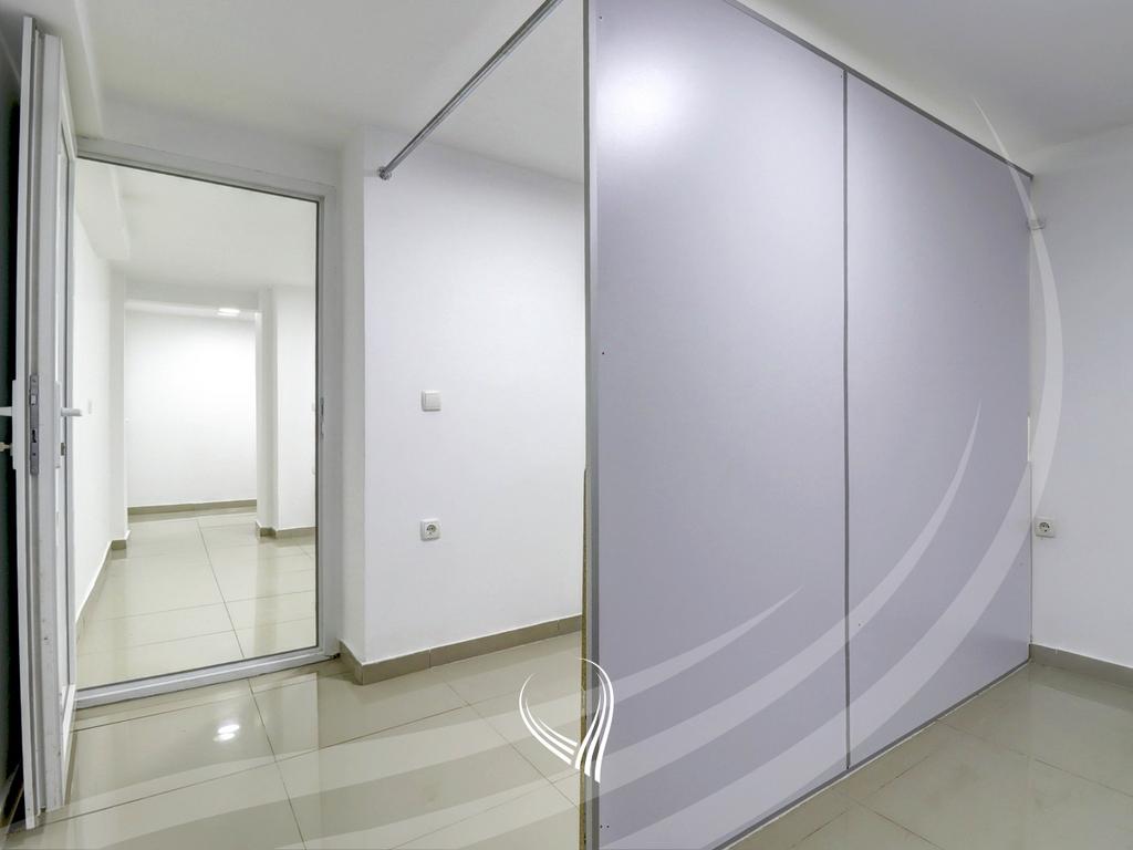 Lokal 25m2 me qira në Qendër3