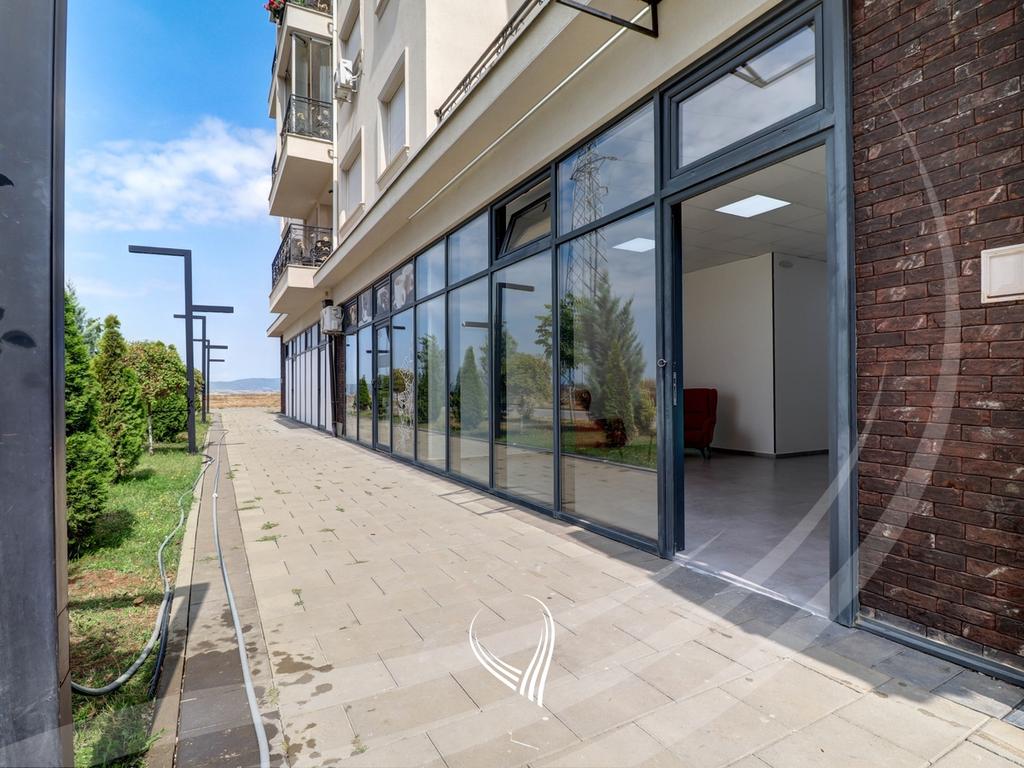 Lokal 100m2 me qira në lagjen Kalabria – Emshir4