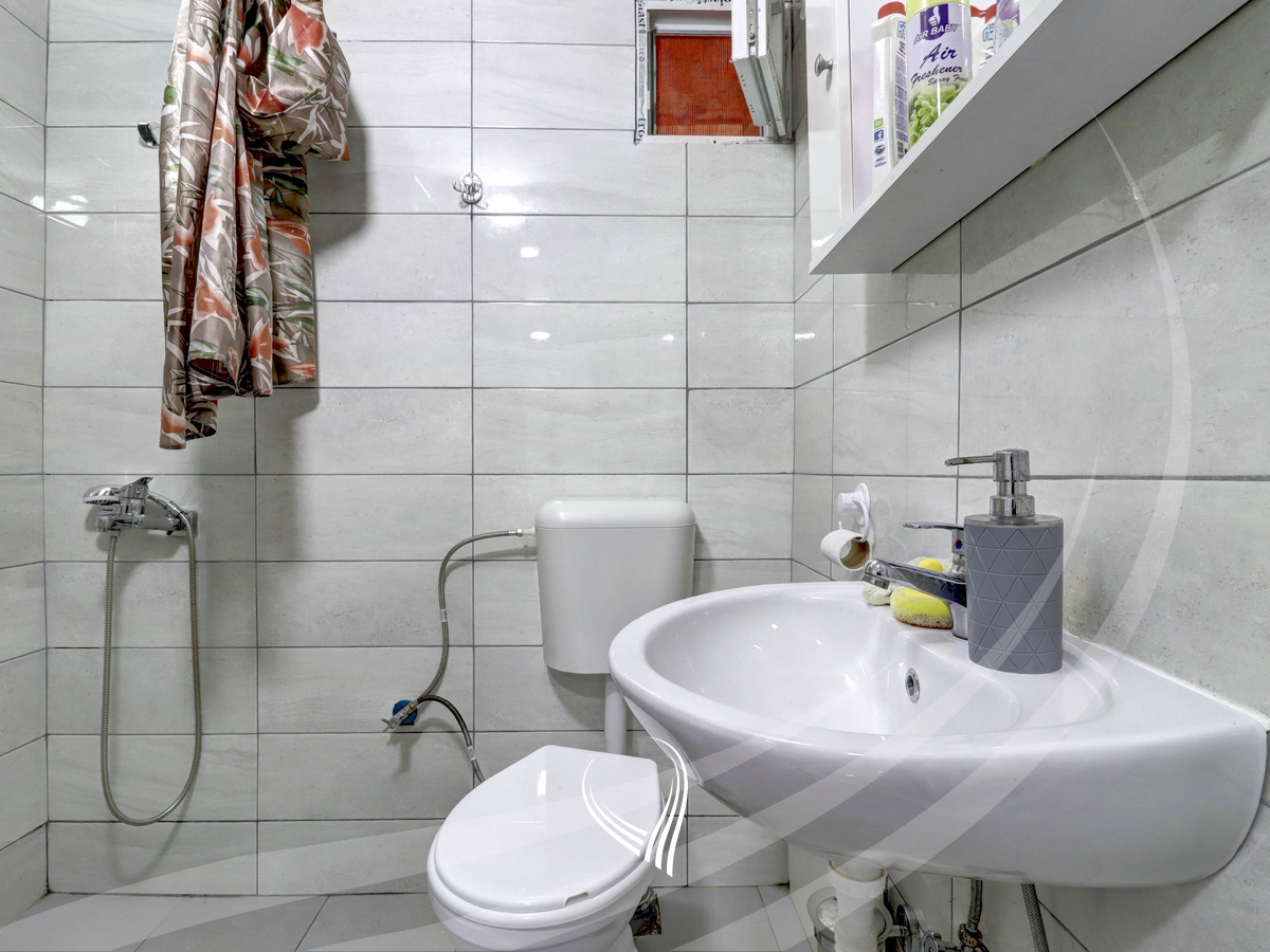 Lokal 25m2 me qira në Qendër5