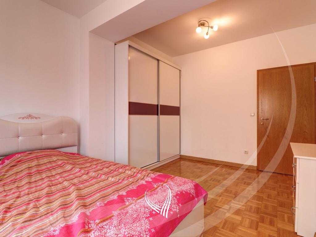 3-bedroom apartment for rent in the Arbëria – Dragodan neighborhood10