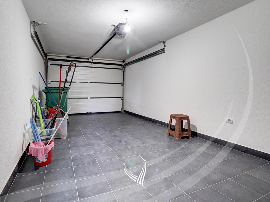 Shtëpi me 4 dhoma gjumi me qira në lagjen Sofalia Hills17