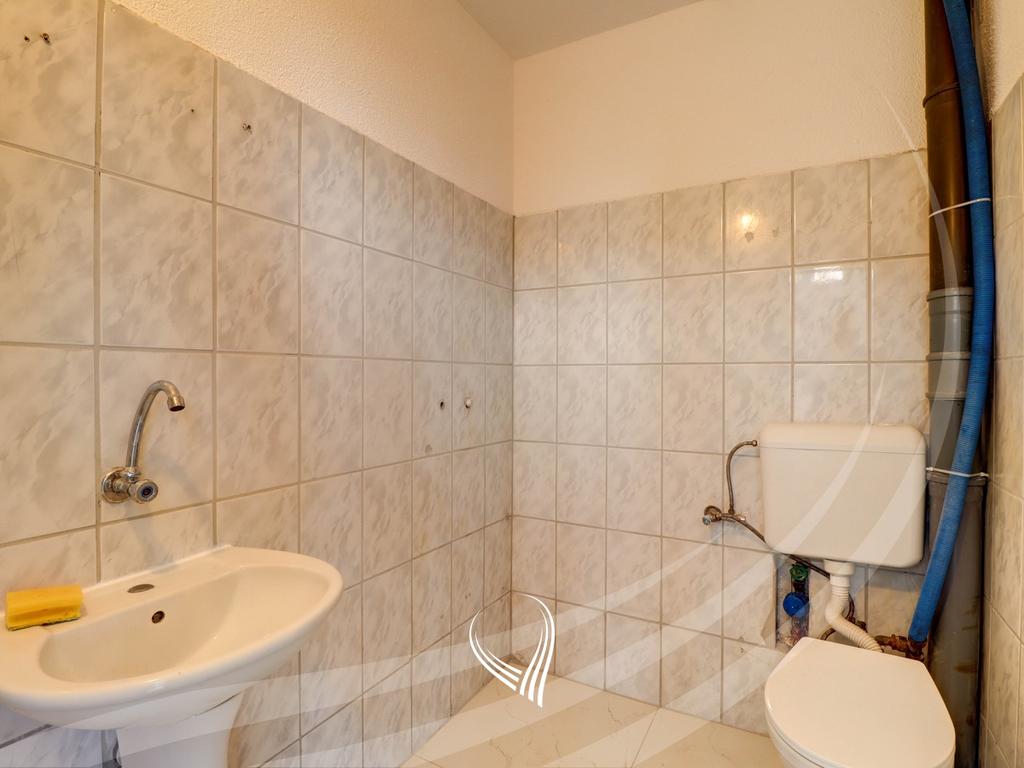 Lokal 120m2 me qira në lagjen e Muhaxherëve5