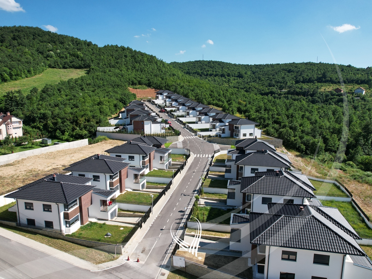 Shtëpi me 4 dhoma gjumi me qira në lagjen Sofalia Hills20