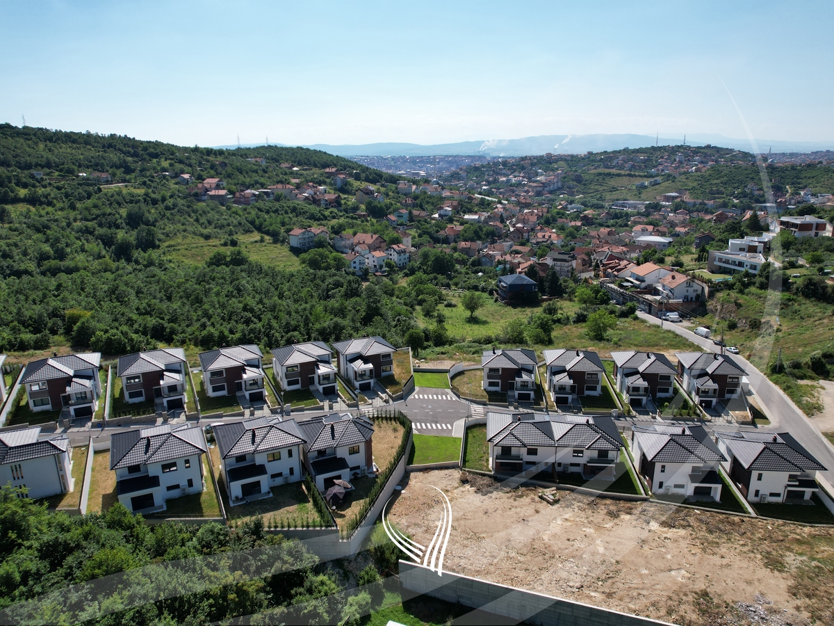 Shtëpi me 4 dhoma gjumi me qira në lagjen Sofalia Hills21