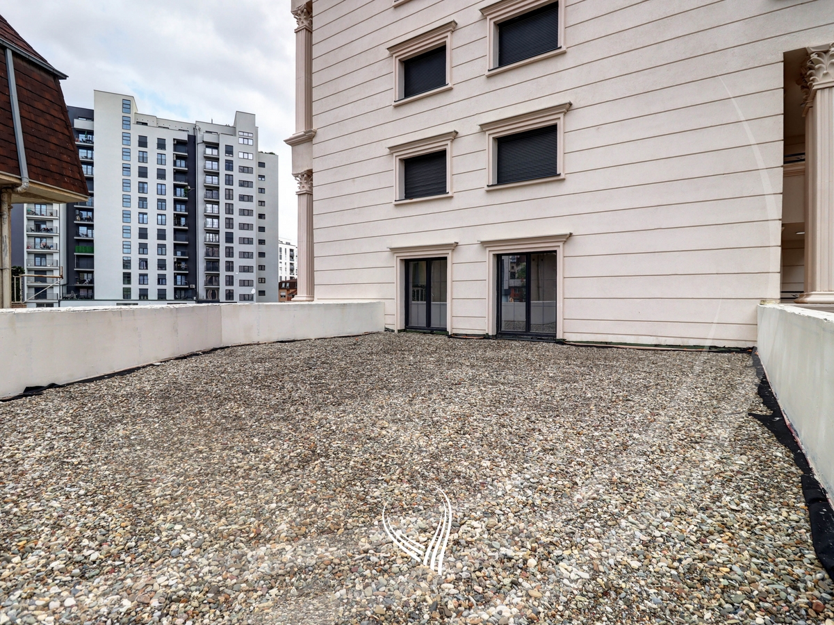 Apartment 141m2 + 95.08m2 terrace for sale in the Tophane neighborhood - Orhidea9