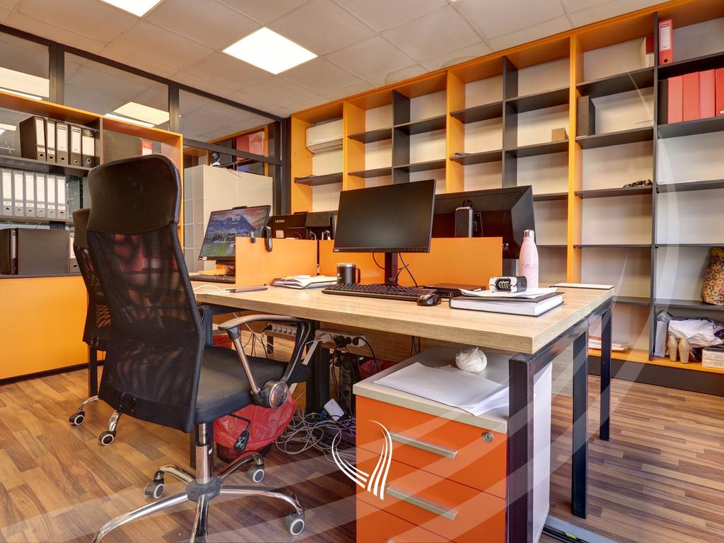 Zyre 200m2 me qira në lagjen Qafa8