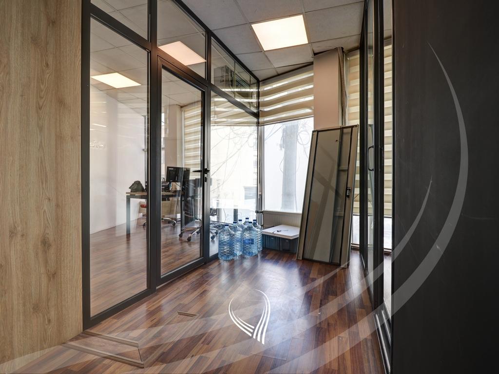 Zyre 200m2 me qira në lagjen Qafa13