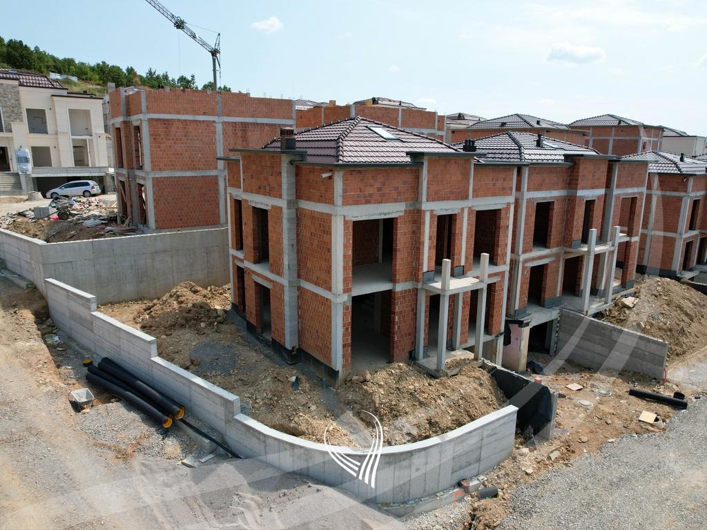 Shtëpi 350m2 – TIPI C, në shitje në lagjen Royal Green Residence – Zllatar