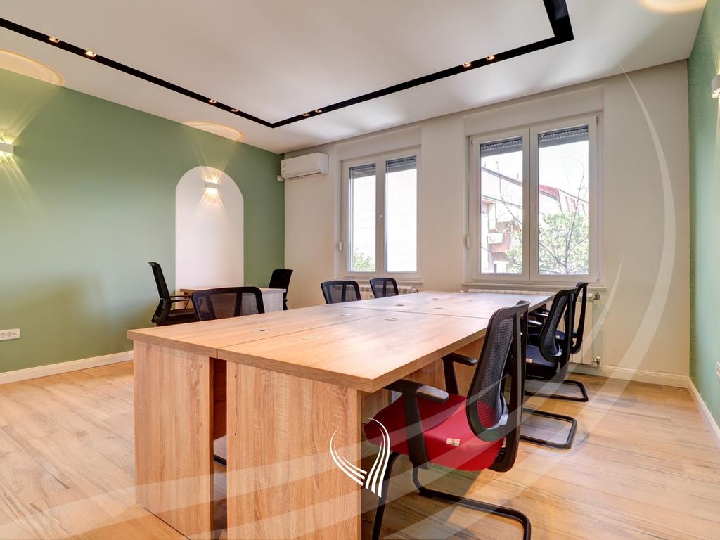 Office space with 3 rooms for rent in the Center1