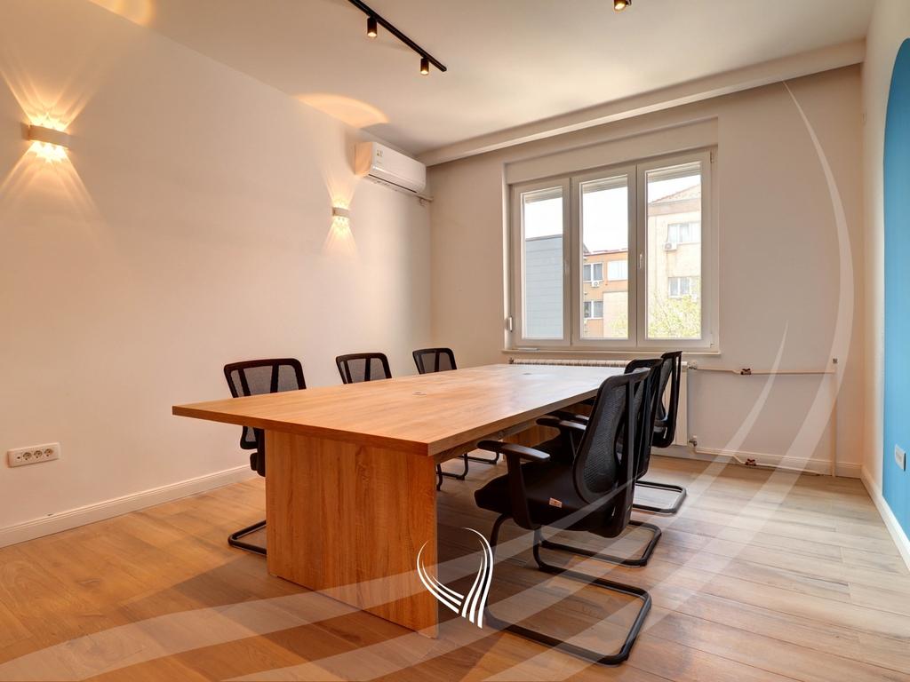 Office space with 3 rooms for rent in the Center3
