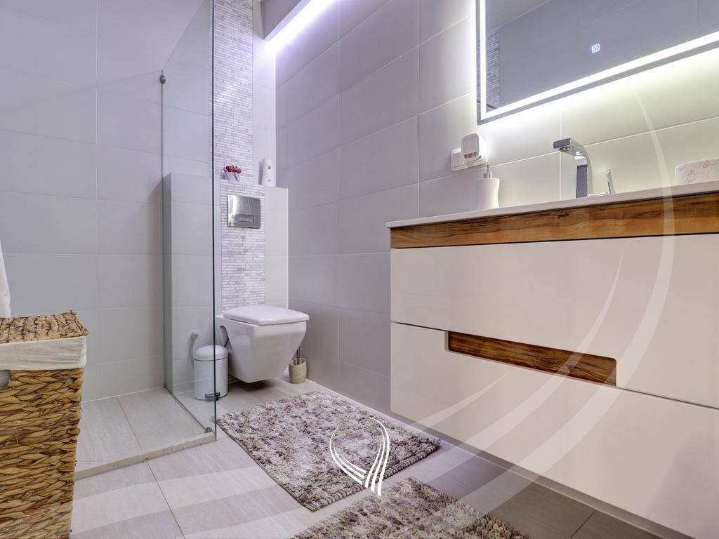 Banesë me 3 dhoma gjumi me qira në lagjen Mati 1 – Rruga C13