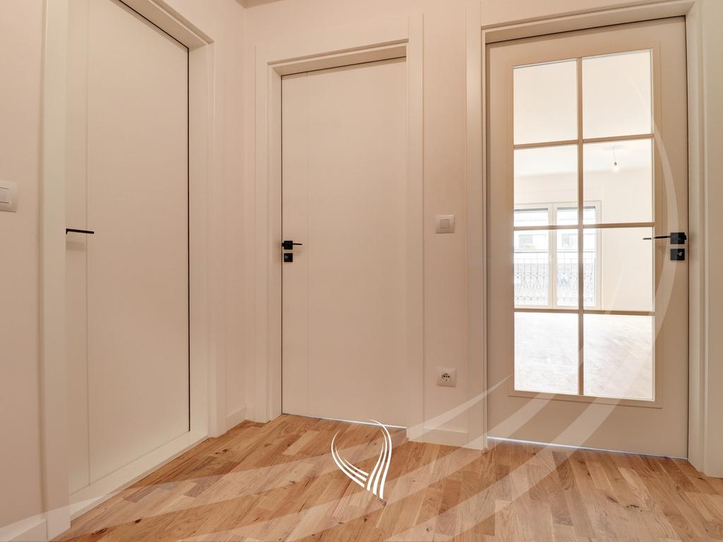 Office space with 2 rooms for rent in the Muhaxhereve neighborhood – In On5