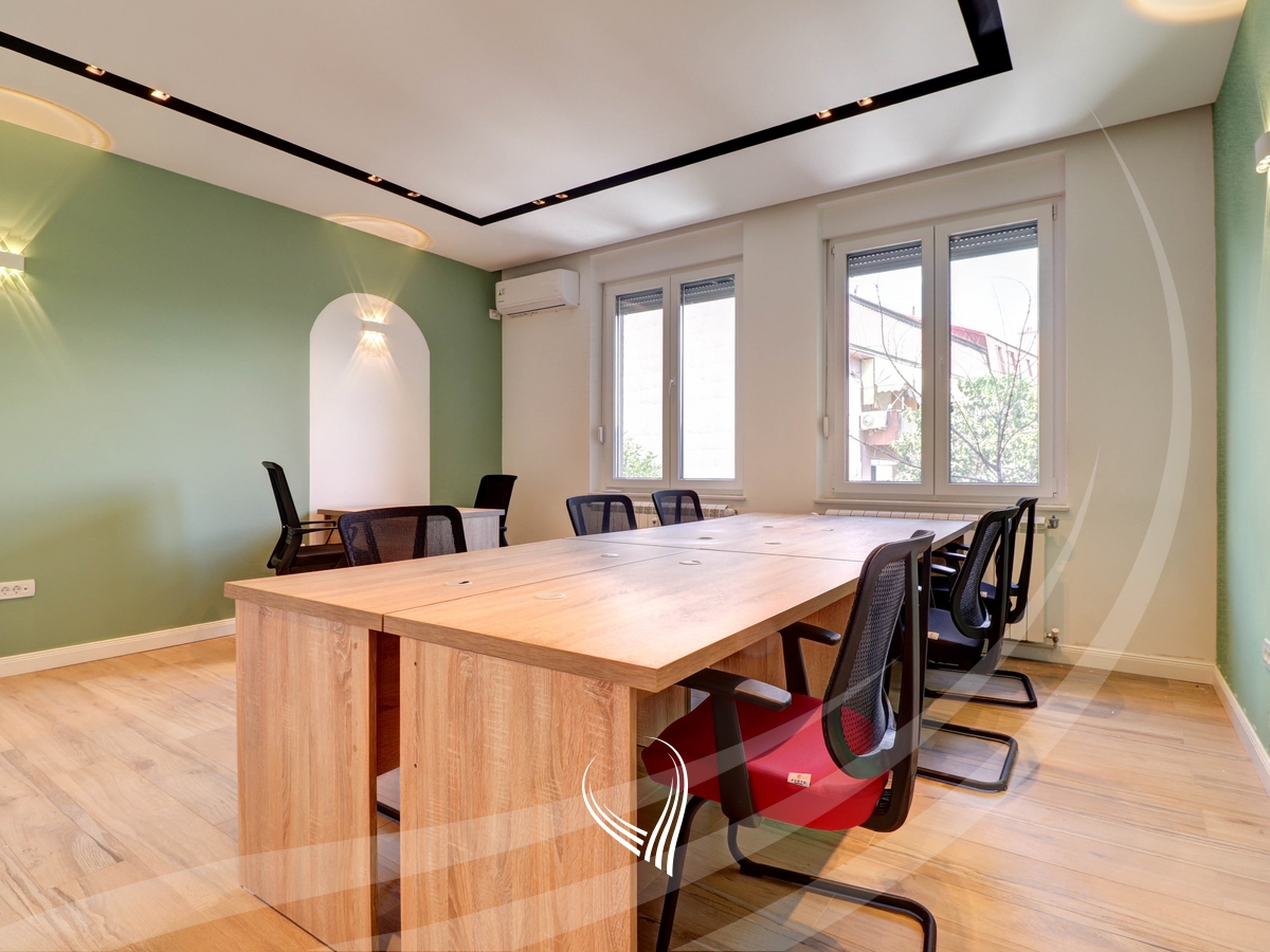 Office space with 3 rooms for rent in the Center1