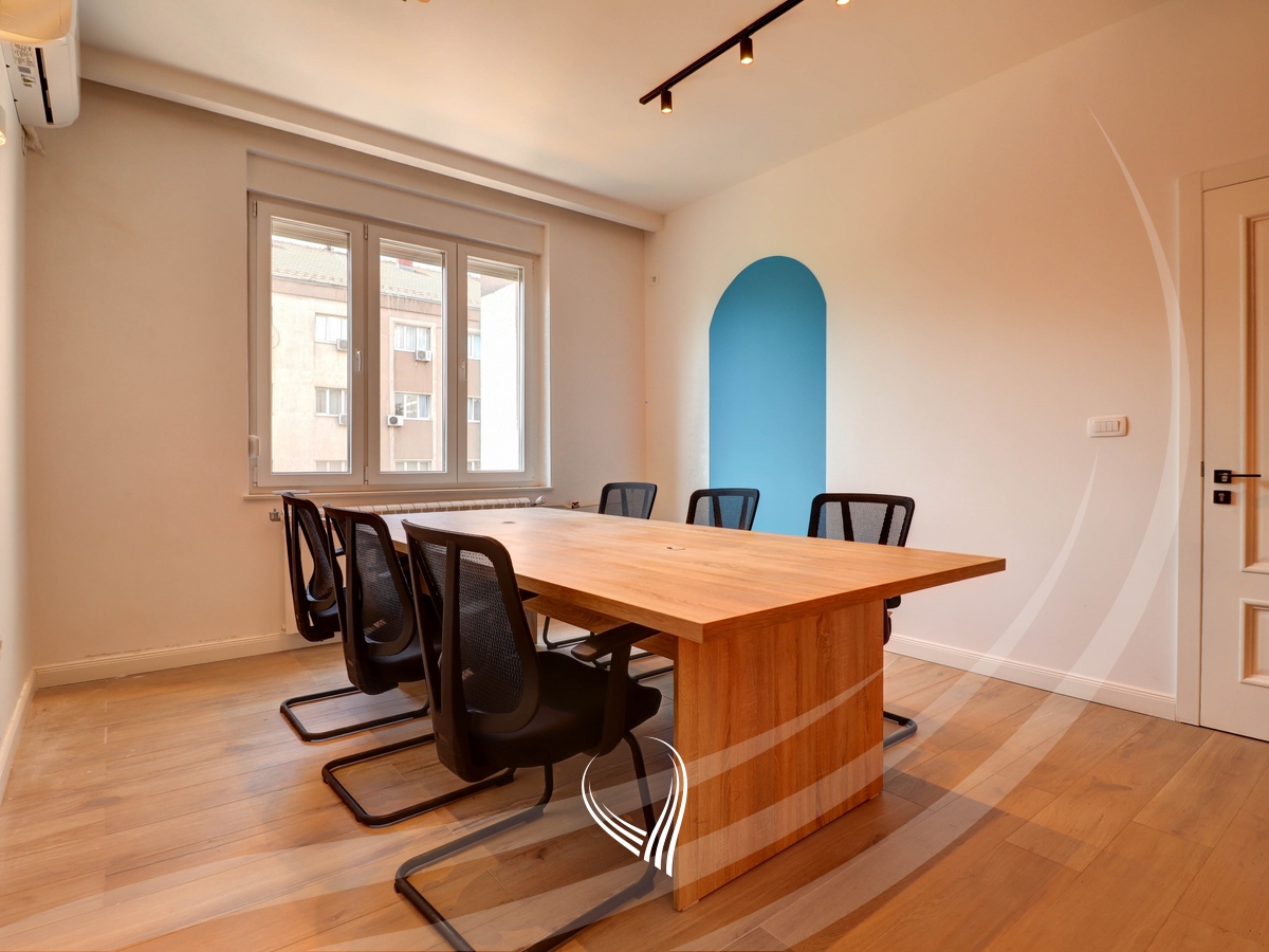 Office space with 3 rooms for rent in the Center4