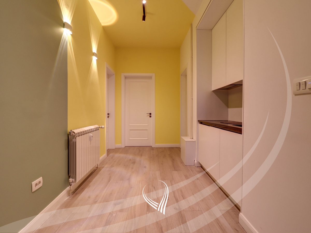 Office space with 3 rooms for rent in the Center8