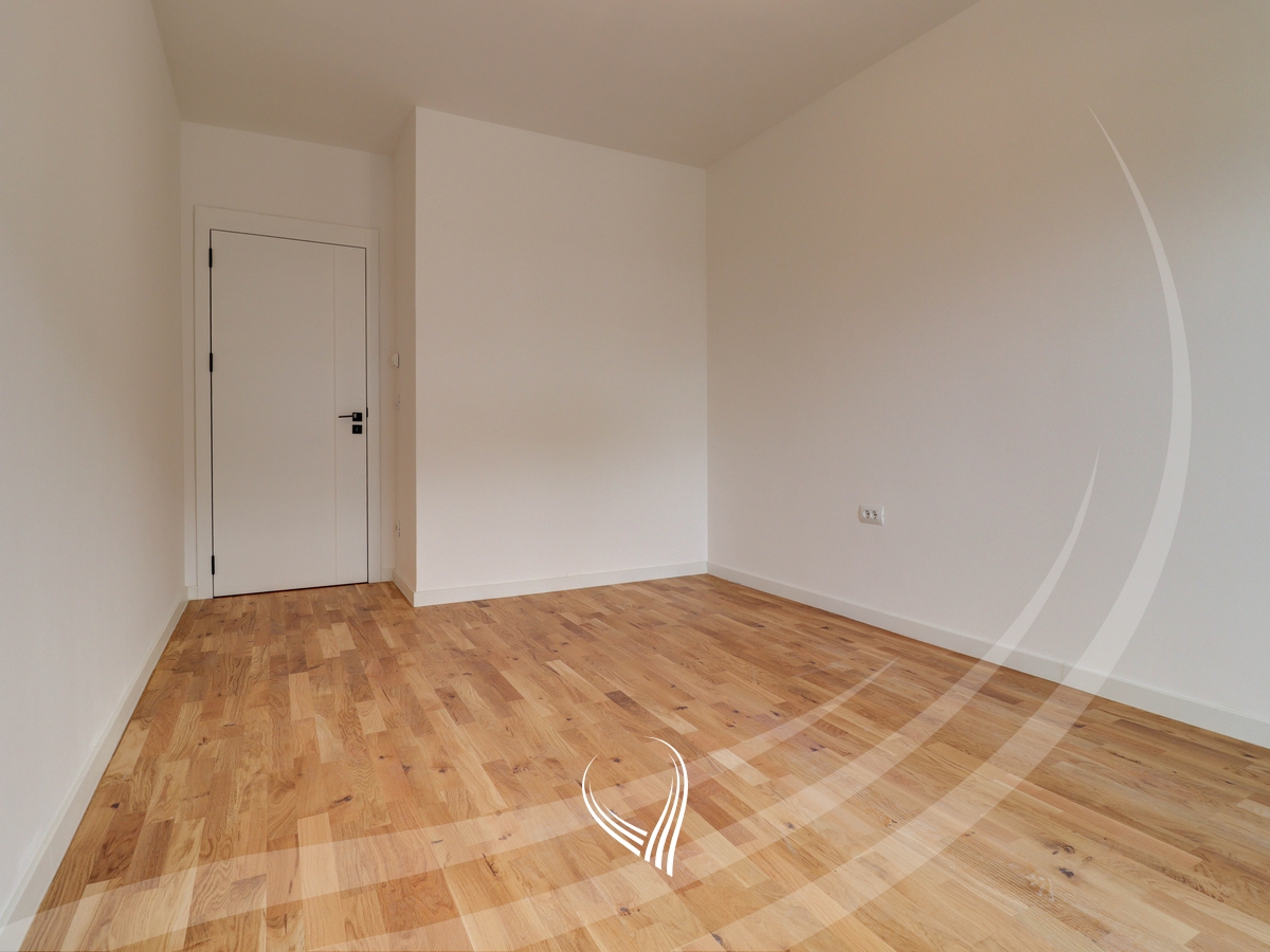 Office space with 2 rooms for rent in the Muhaxhereve neighborhood – In On4