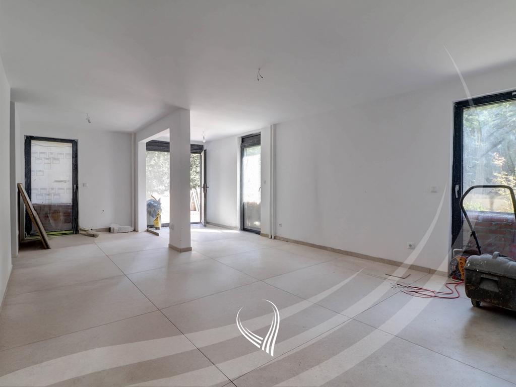 Lokal 100m2 me qira në lagjen Dardania