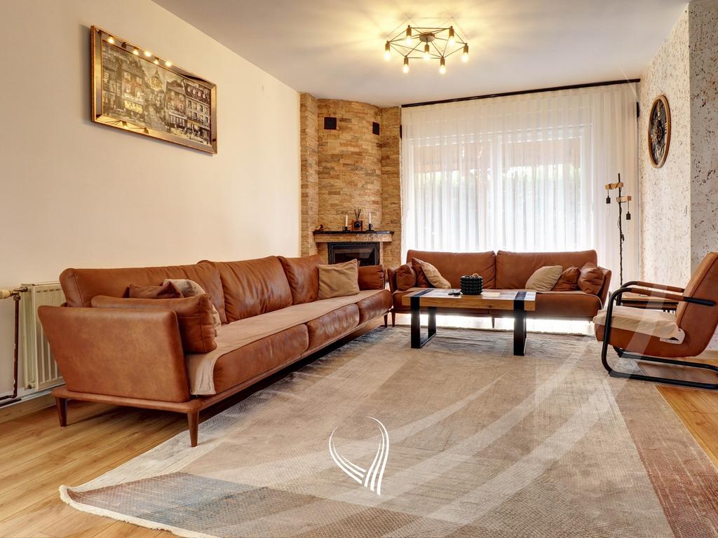 4-bedroom house for sale in the Qëndresa neighborhood1
