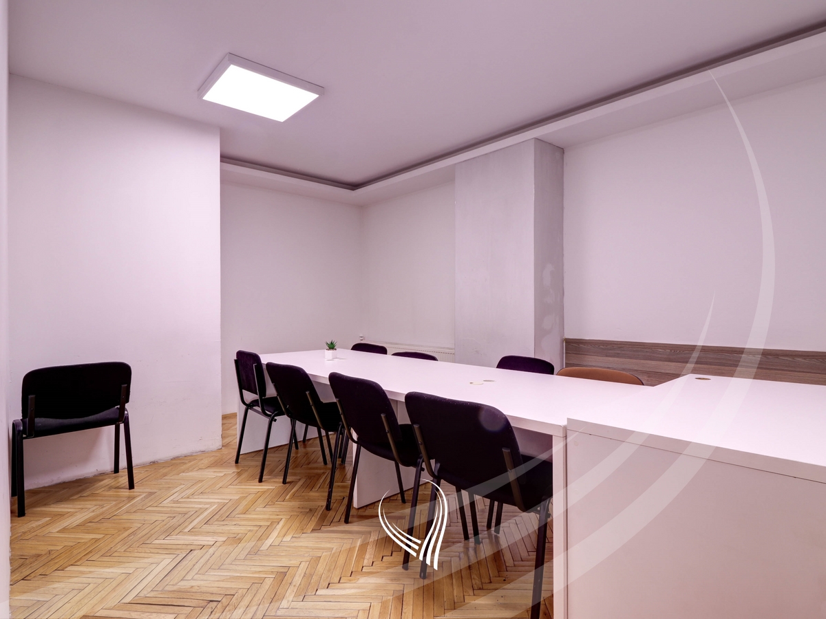 Office space with 3 rooms for rent in the Pejton neighborhood2