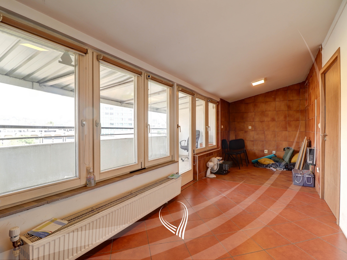 Office space with 3 rooms for rent in the Pejton neighborhood5