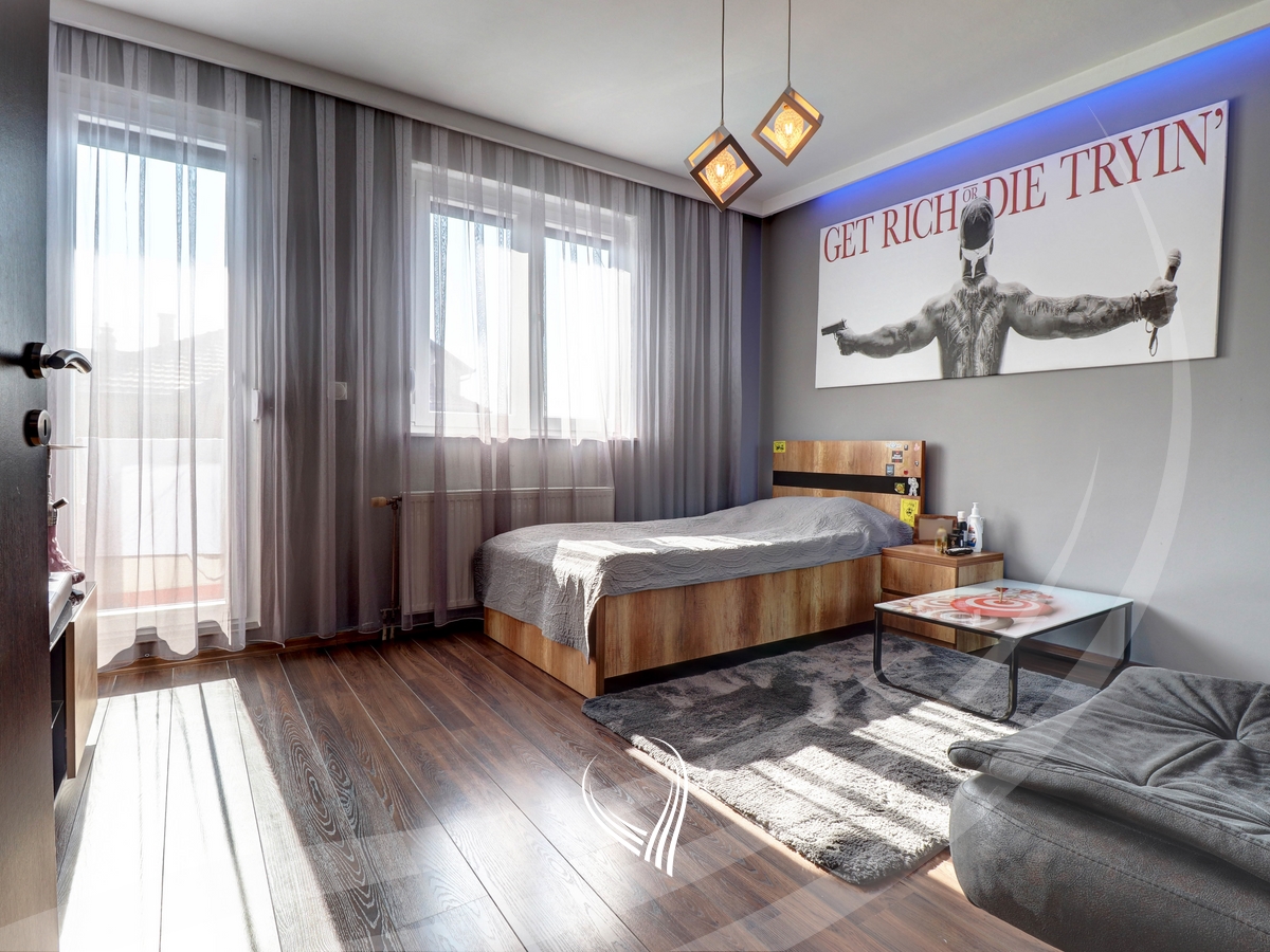 4-bedroom house for sale in the Qëndresa neighborhood4