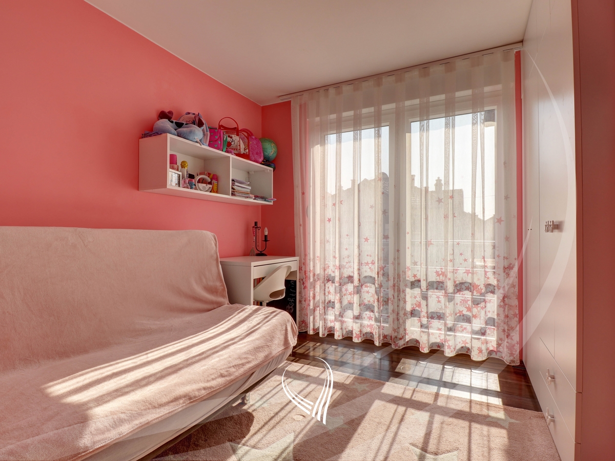 4-bedroom house for sale in the Qëndresa neighborhood8