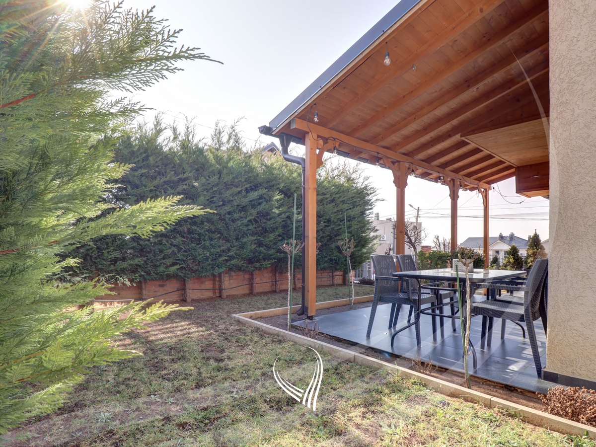 4-bedroom house for sale in the Qëndresa neighborhood12
