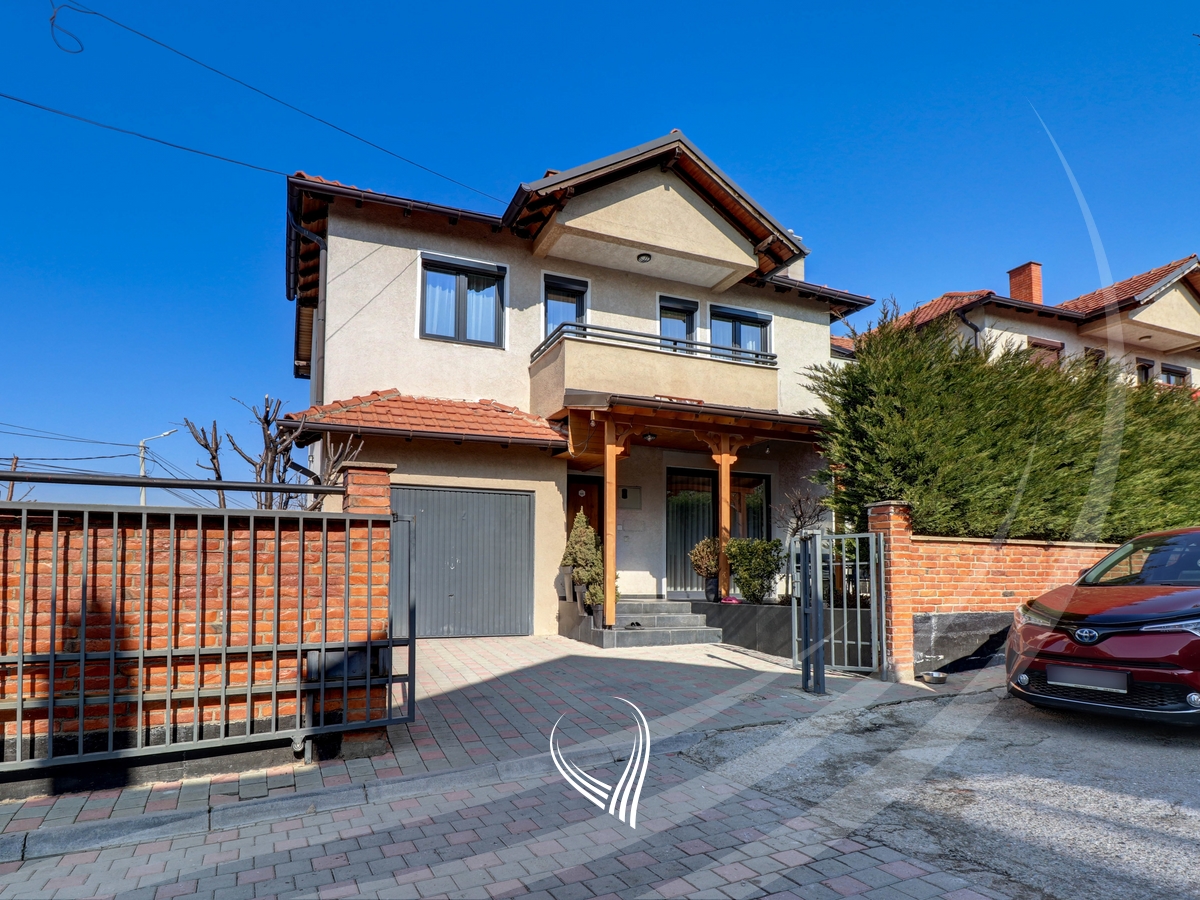 4-bedroom house for sale in the Qëndresa neighborhood15