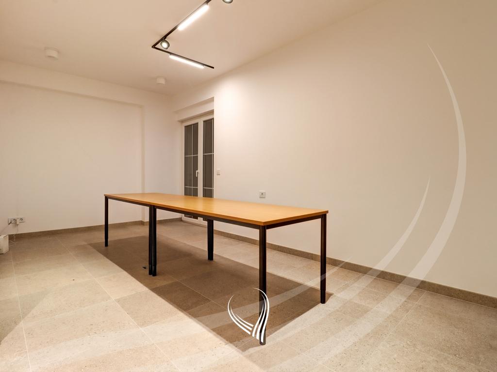 Zyre me 4 dhoma pune me qira në lagjen e Muhaxherëve - Pika Prestige2