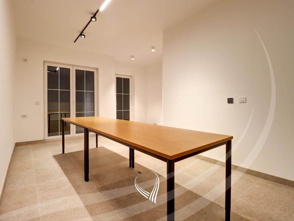 Zyre me 4 dhoma pune me qira në lagjen e Muhaxherëve - Pika Prestige3