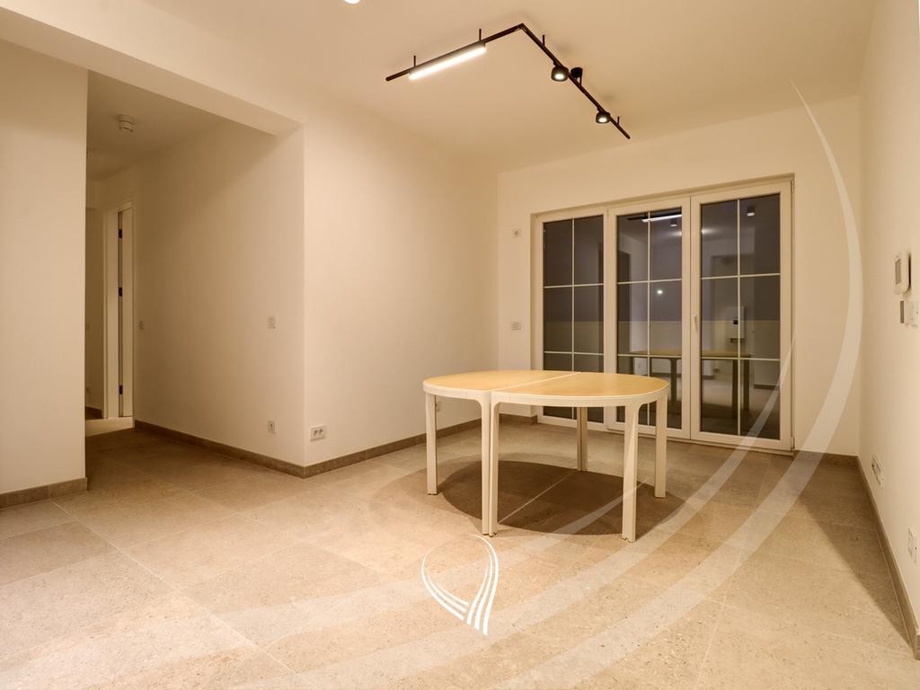 Zyre me 4 dhoma pune me qira në lagjen e Muhaxherëve - Pika Prestige6