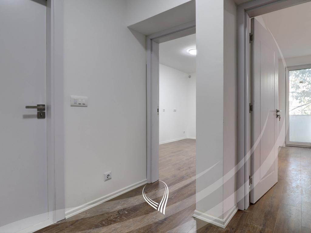 Zyre me 2 dhoma pune me qira në Qendër2