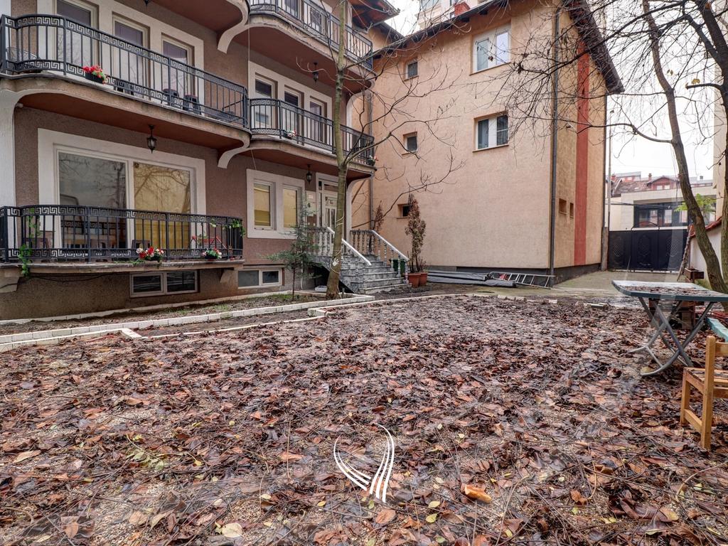 Objekt afarist 400m2 me qira në Qendër2