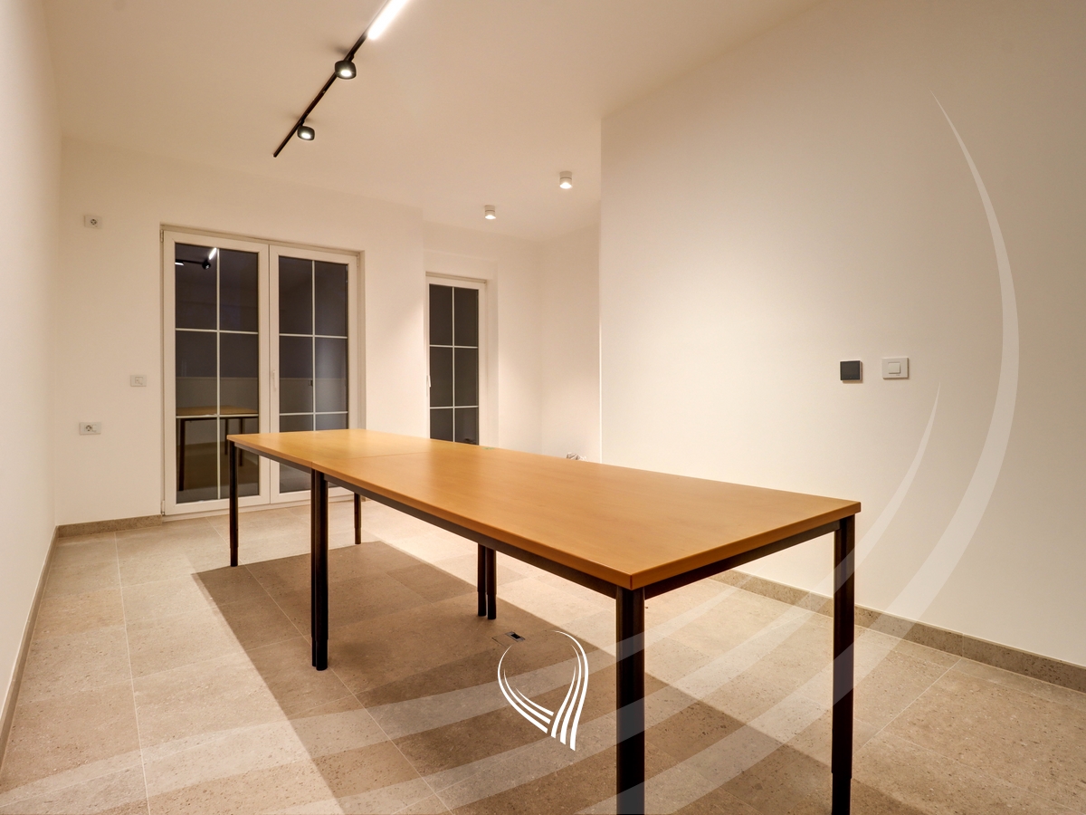 Zyre me 4 dhoma pune me qira në lagjen e Muhaxherëve - Pika Prestige3