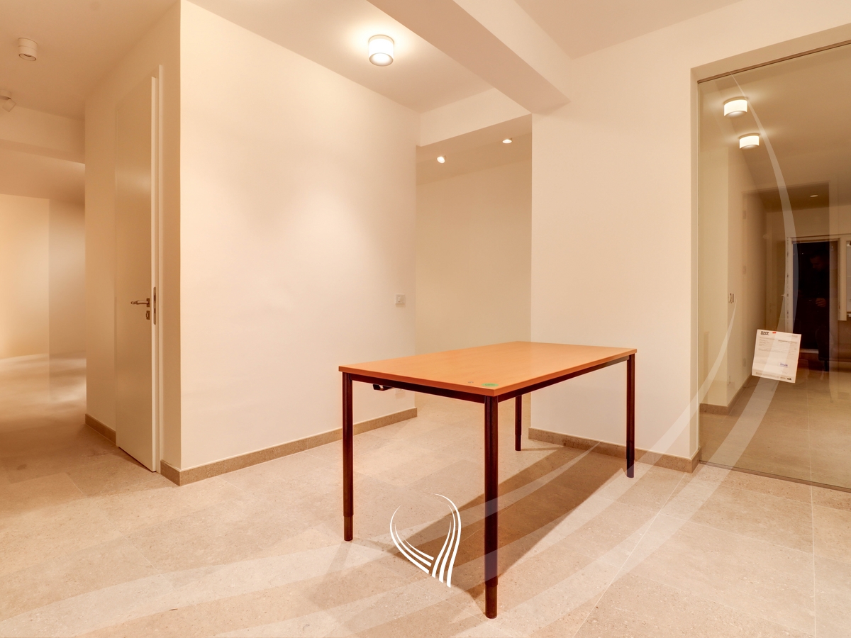 Zyre me 4 dhoma pune me qira në lagjen e Muhaxherëve - Pika Prestige5