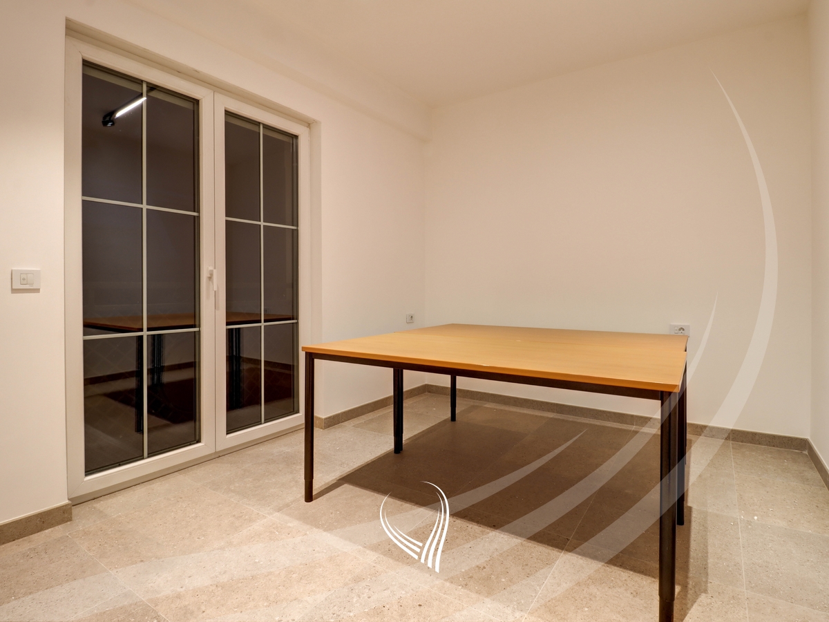 Zyre me 4 dhoma pune me qira në lagjen e Muhaxherëve - Pika Prestige4