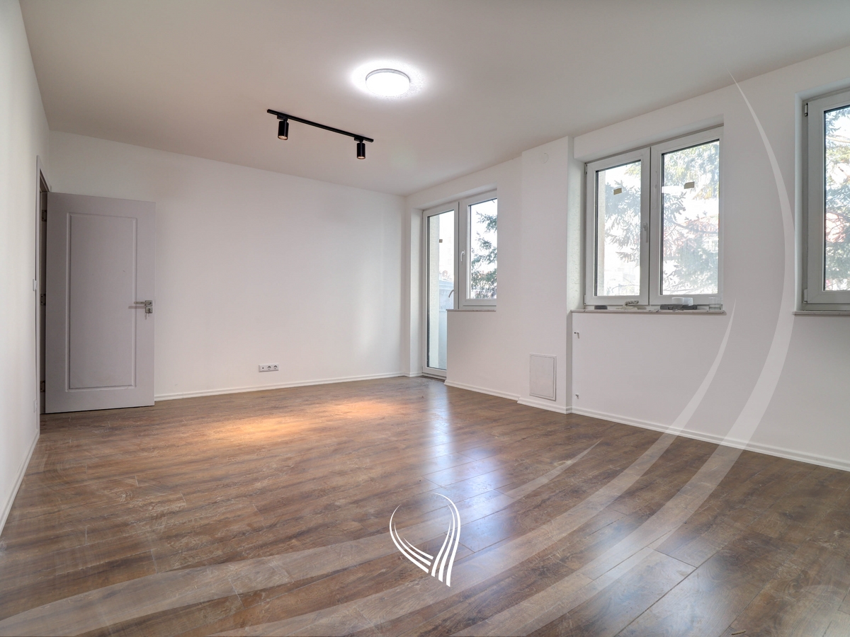 Zyre me 2 dhoma pune me qira në Qendër0