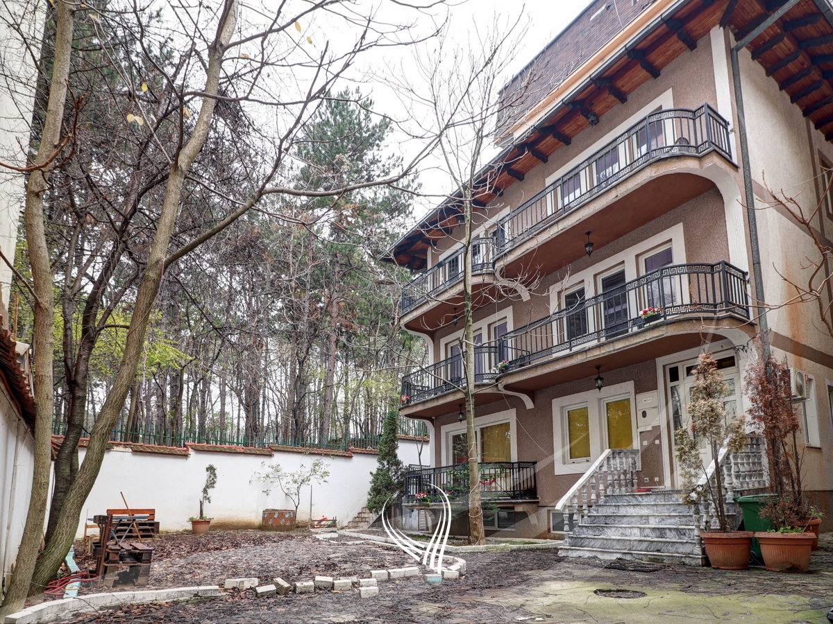 Objekt afarist 400m2 me qira në Qendër0