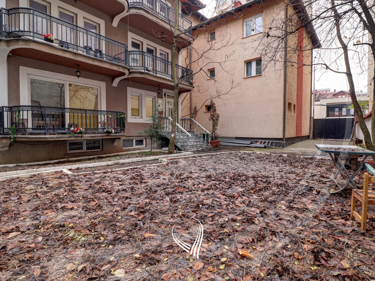 Objekt afarist 400m2 me qira në Qendër2