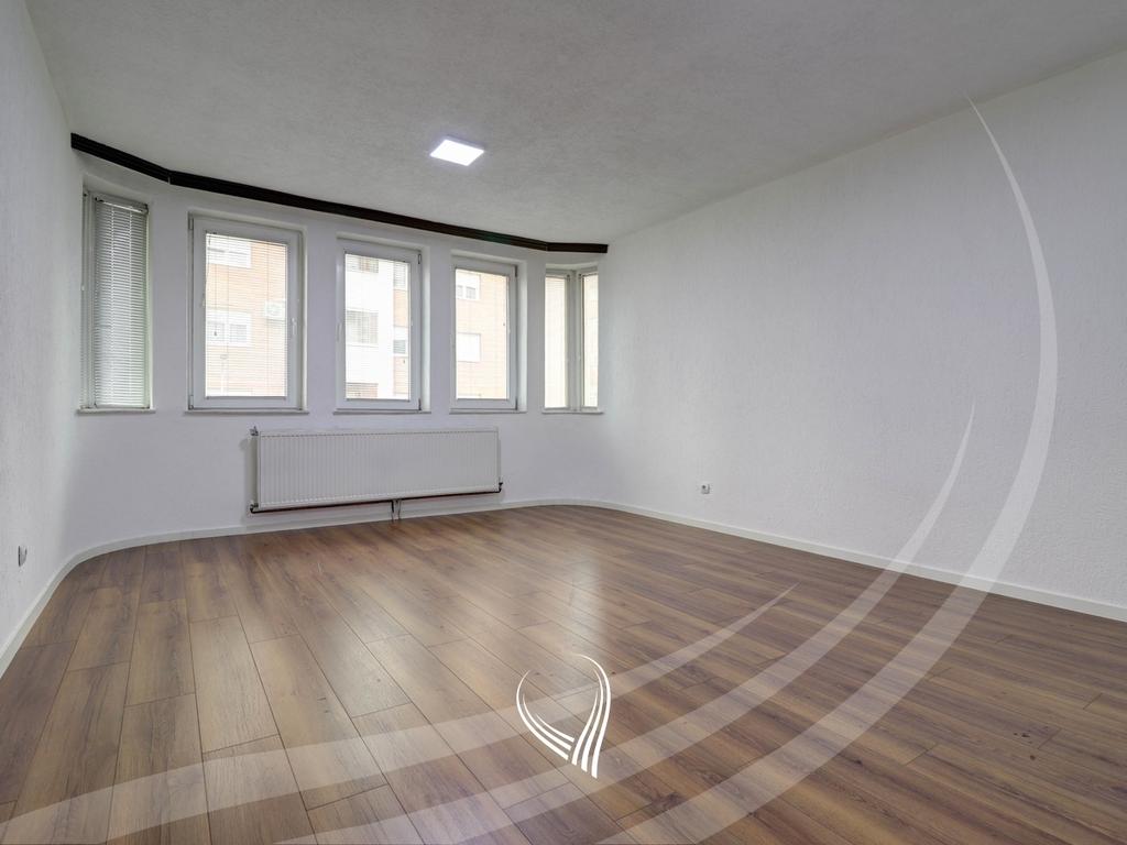 Objekt afarist 430m2 me qira në lagjen Mati 19