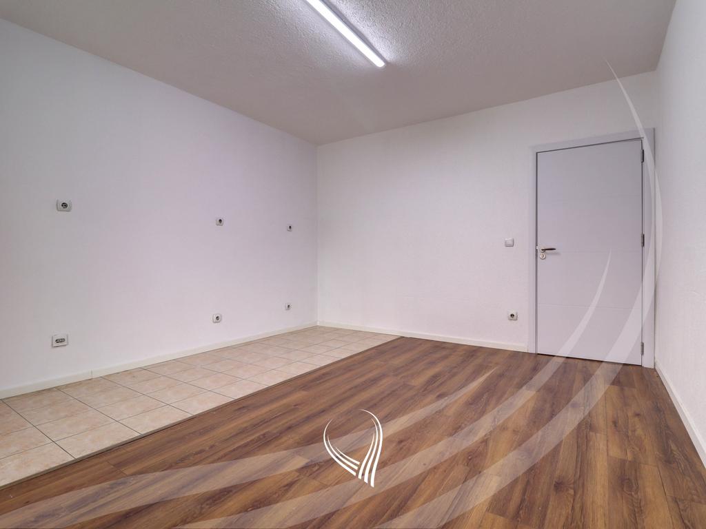 Objekt afarist 430m2 me qira në lagjen Mati 113