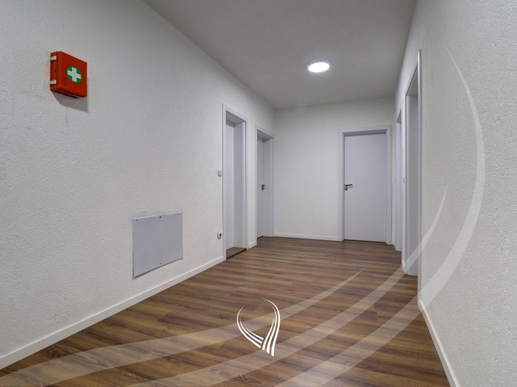 Objekt afarist 430m2 me qira në lagjen Mati 115