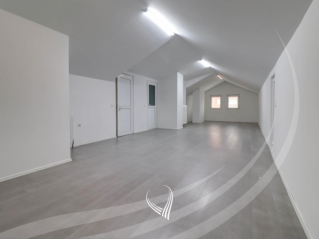 Objekt afarist 430m2 me qira në lagjen Mati 116
