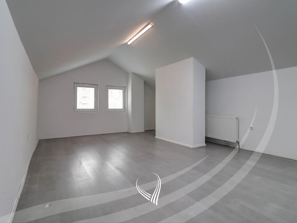 Objekt afarist 430m2 me qira në lagjen Mati 118