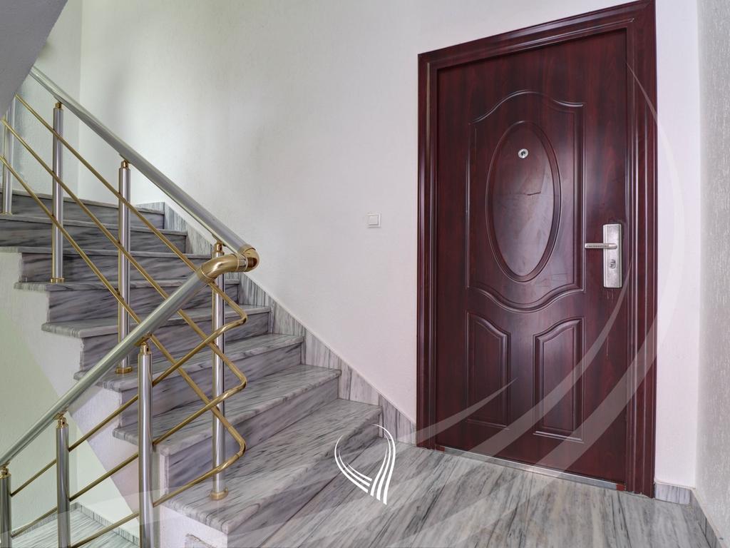 Objekt afarist 430m2 me qira në lagjen Mati 120