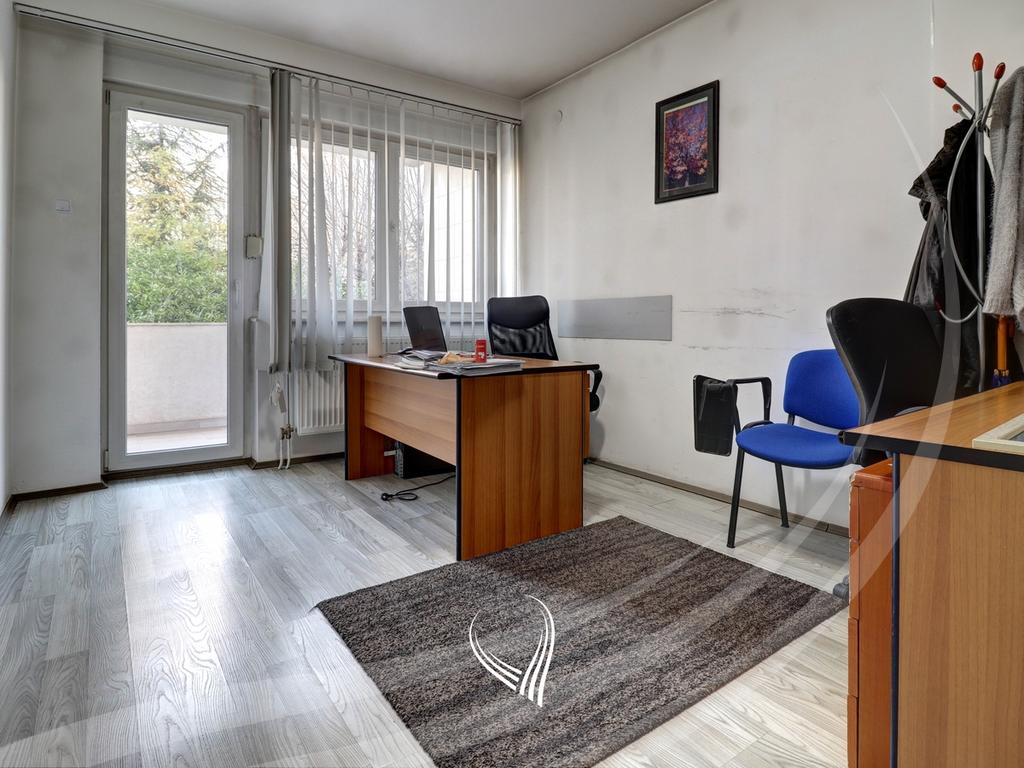 3-bedroom apartment for sale in the Bregu i Diellit neighborhood1