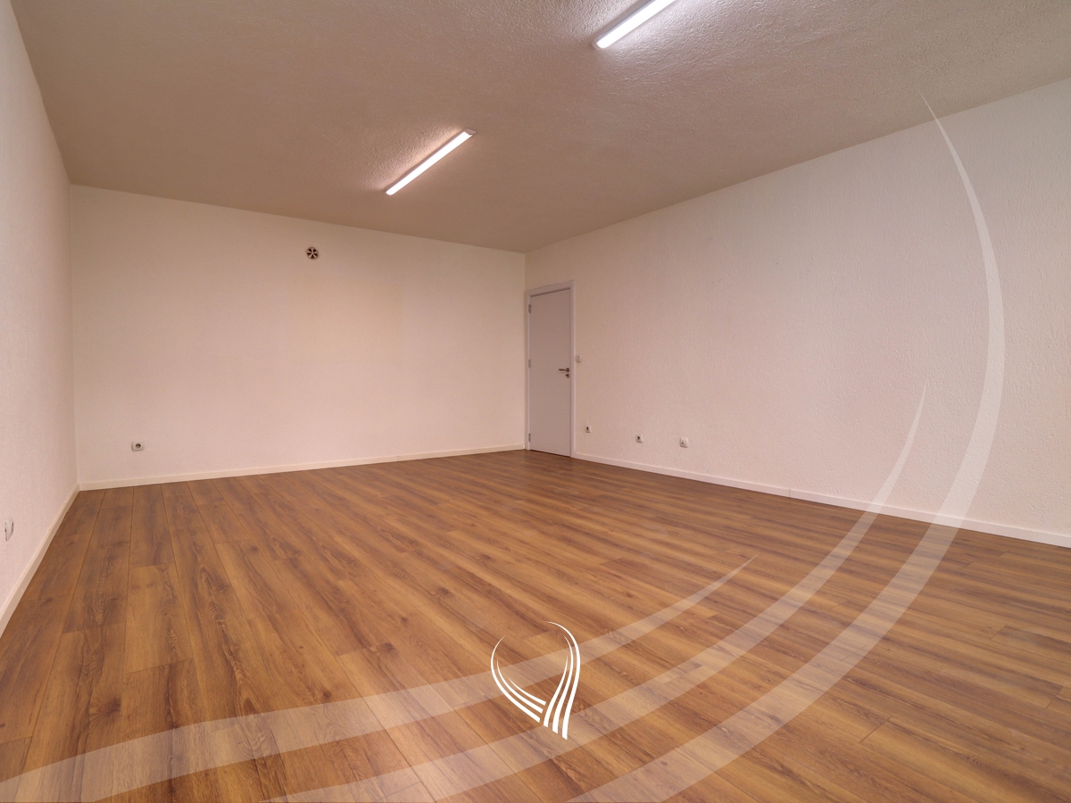 Objekt afarist 430m2 me qira në lagjen Mati 11