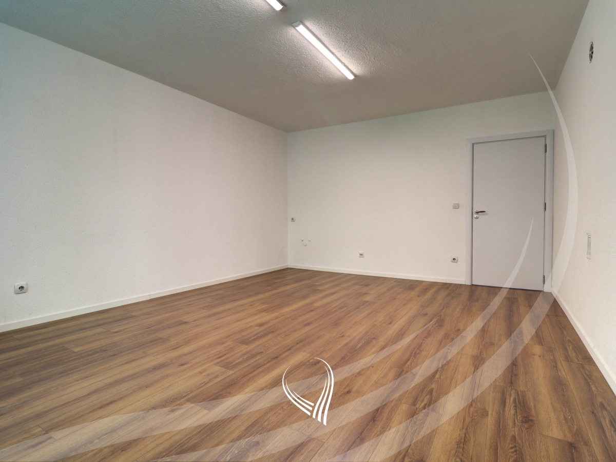 Objekt afarist 430m2 me qira në lagjen Mati 13