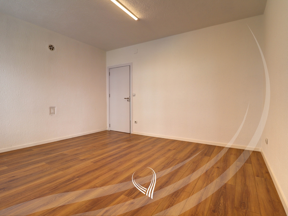 Objekt afarist 430m2 me qira në lagjen Mati 15